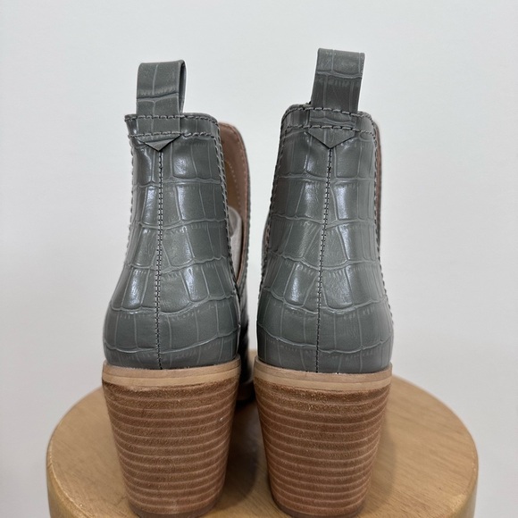 Never Worn Steve Madden Gray Croc-Embossed Ankle Booties- Size 7 - Picture 5 of 7